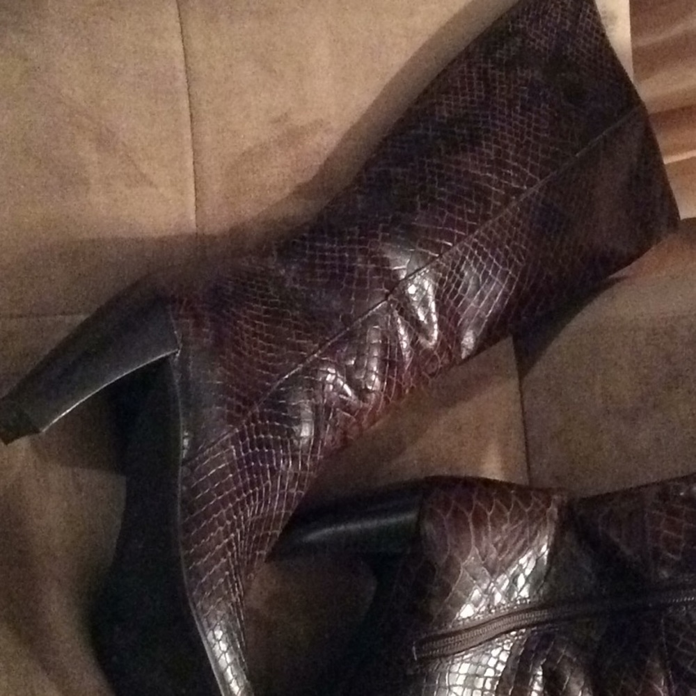 Knee length boots - Picture 3 of 4